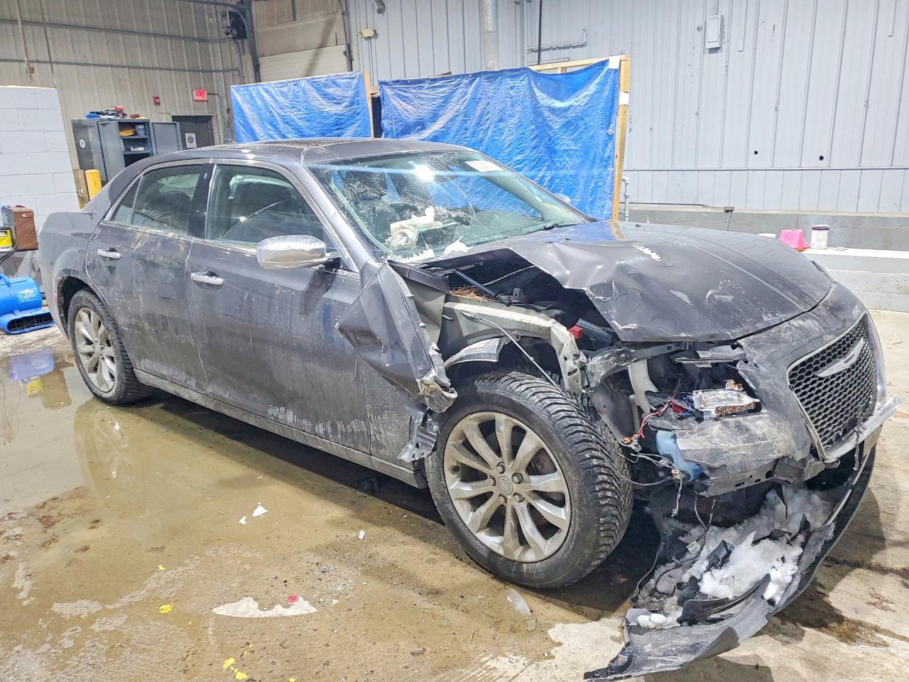 2017 Chrysler 300C - Фото 4