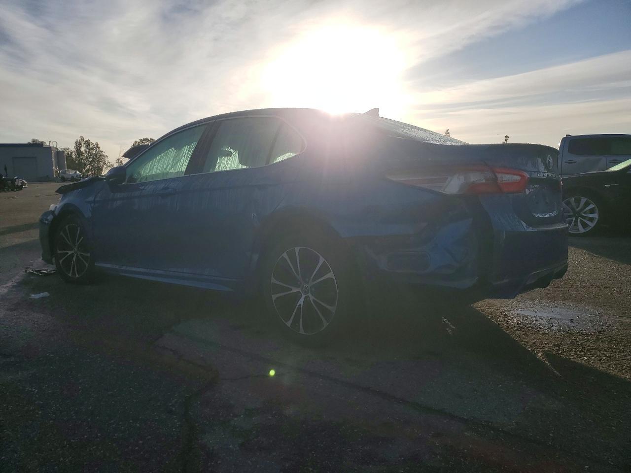 2019 Toyota Camry L - Фото 2