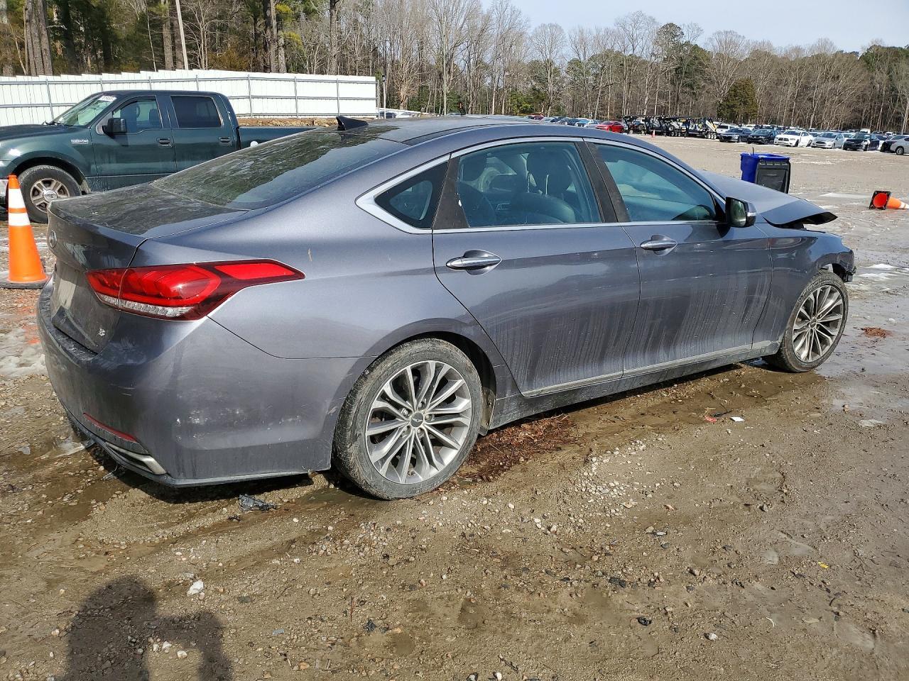 2016 Hyundai Genesis 3.8L - Фото 3