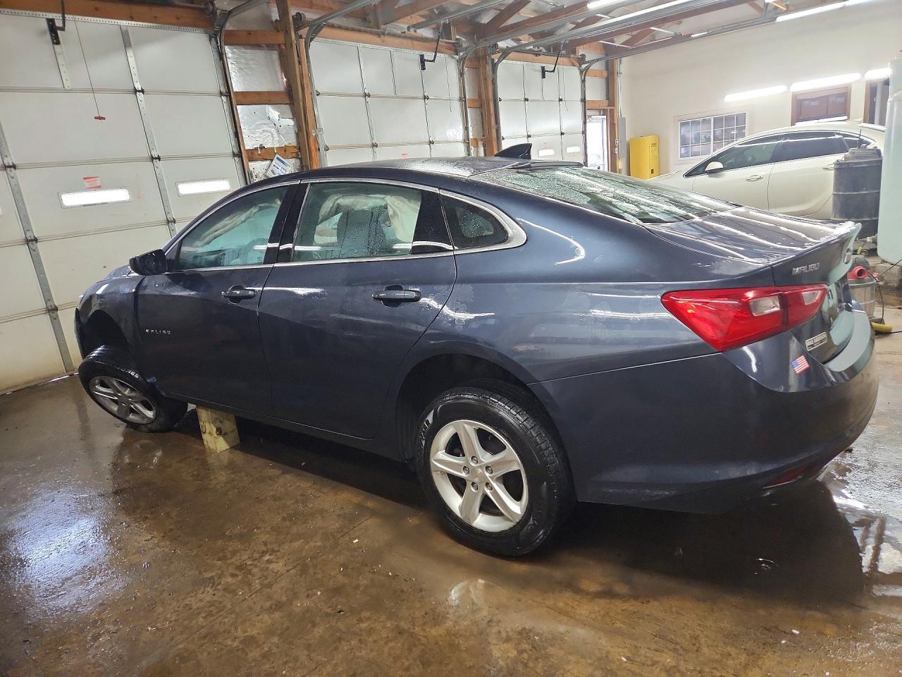 2021 Chevrolet Malibu Ls - Фото 2