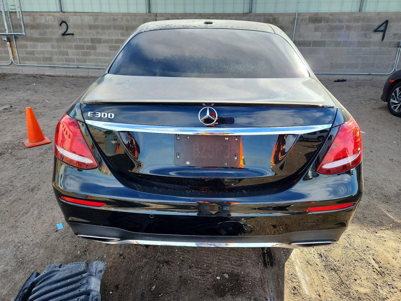 2018 Mercedes-Benz E 300 - Фото 6