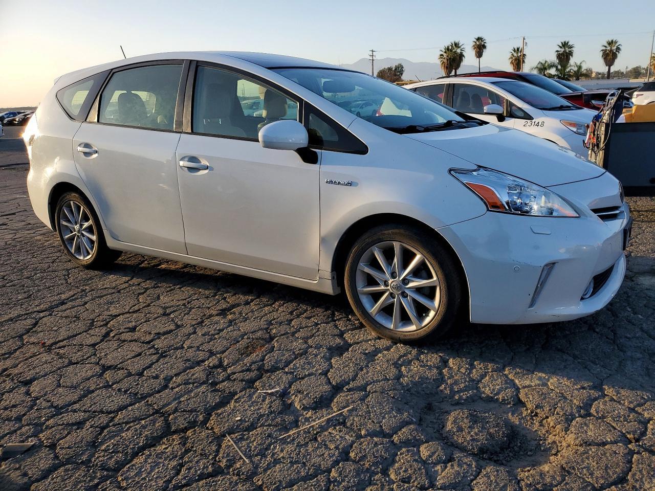 2013 Toyota Prius V - Image 4