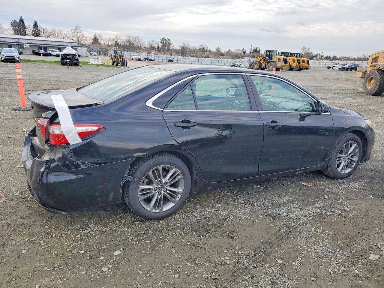 2015 Toyota Camry Se - Фото 3