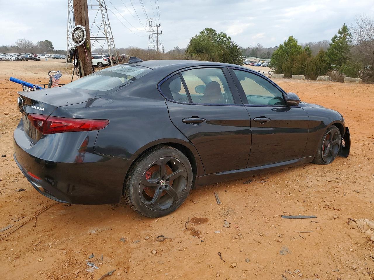 2017 Alfa Romeo Giulia Q4 - Image 3