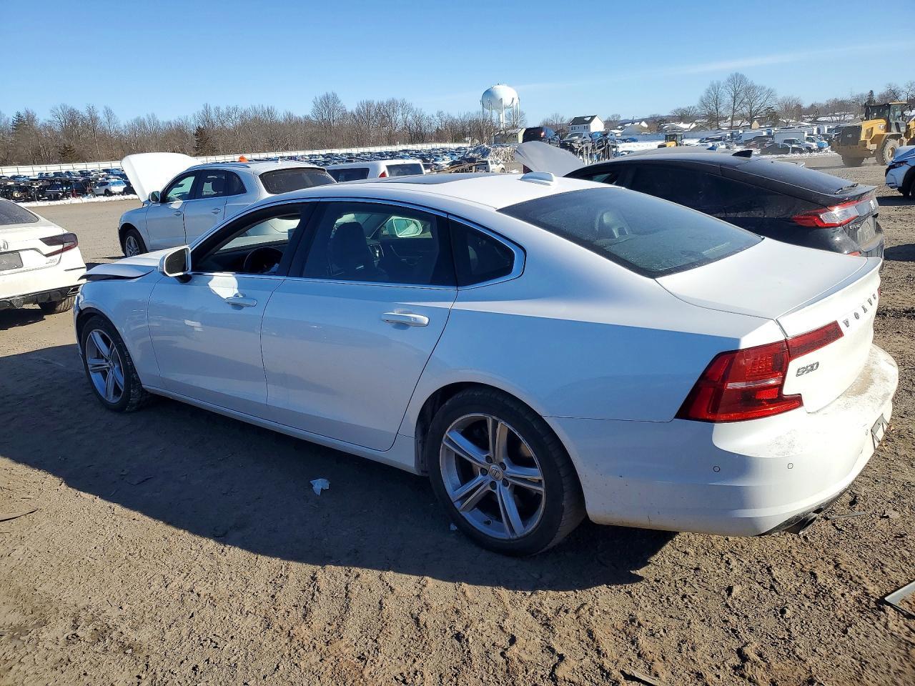 2018 Volvo S90 T5 Momentum - Фото 2