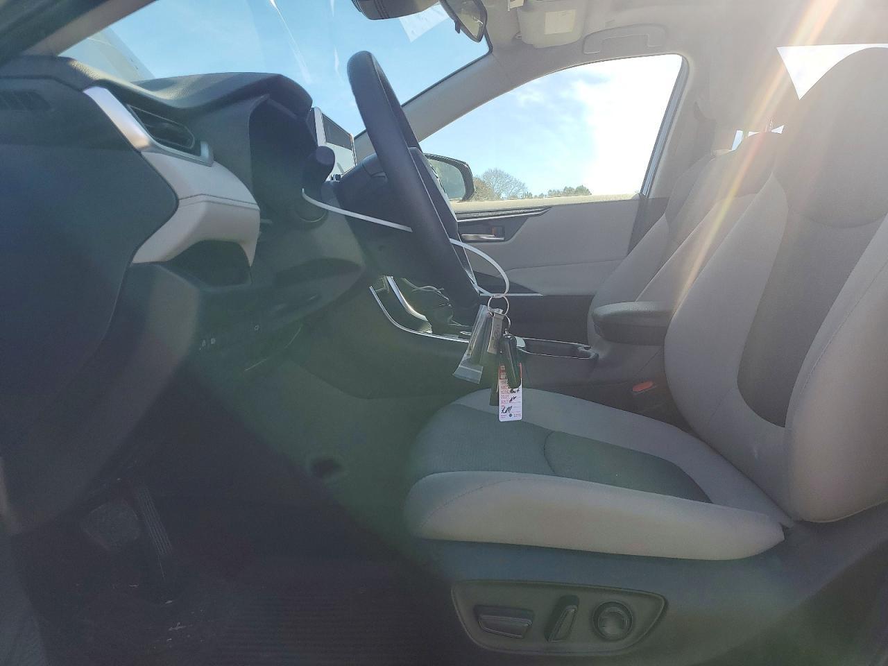 2025 Toyota Rav4 Xle - Image 7