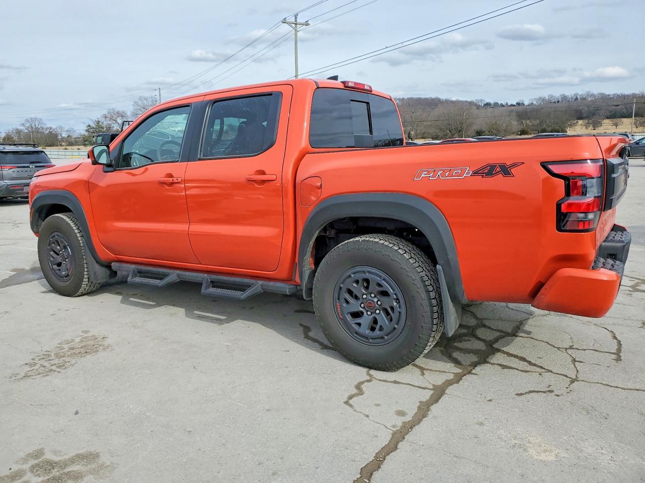 2025 Nissan Frontier Pro-4X - Фото 2