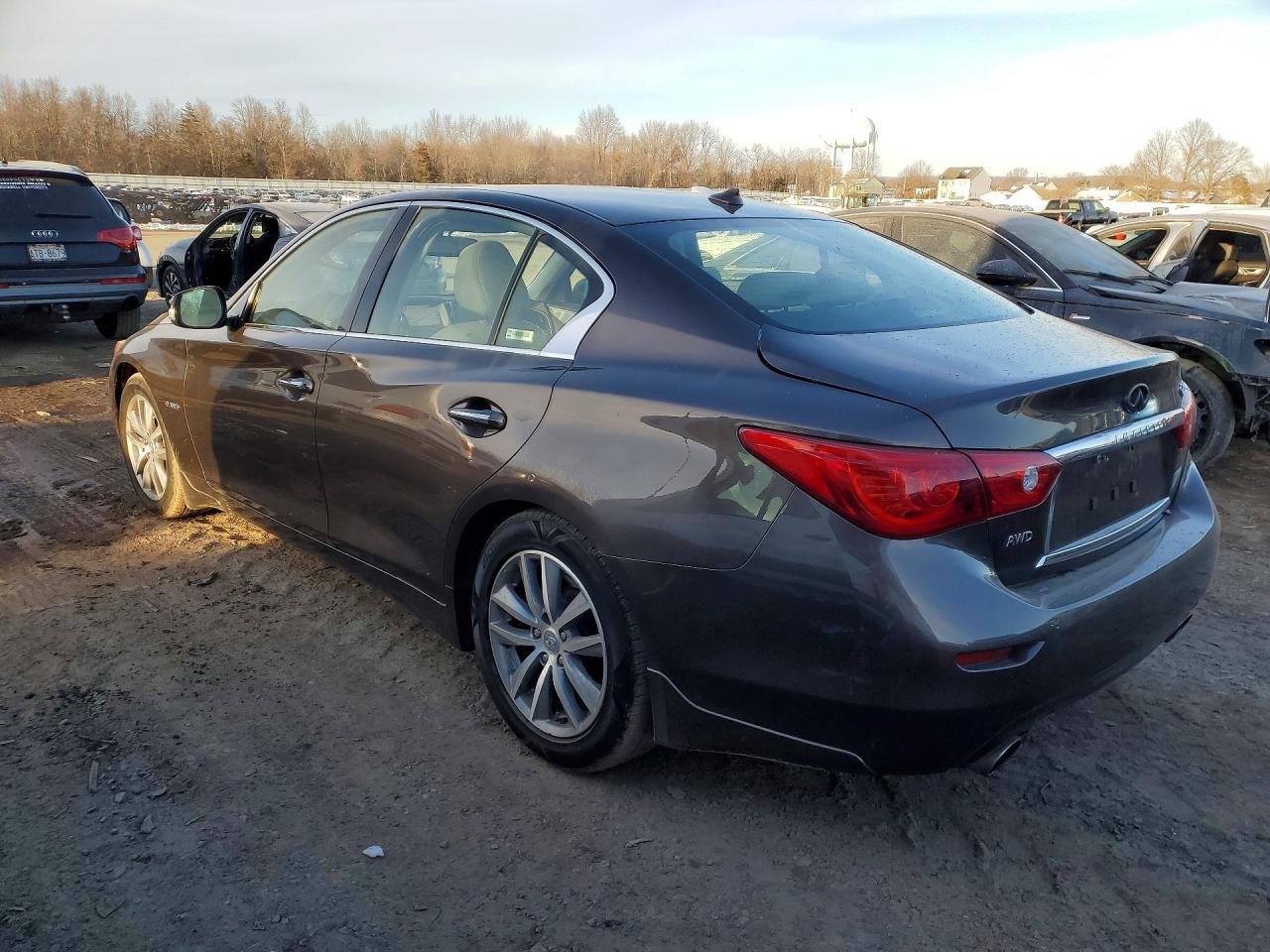 2015 Infiniti Q50 Hybrid Premium - Image 2
