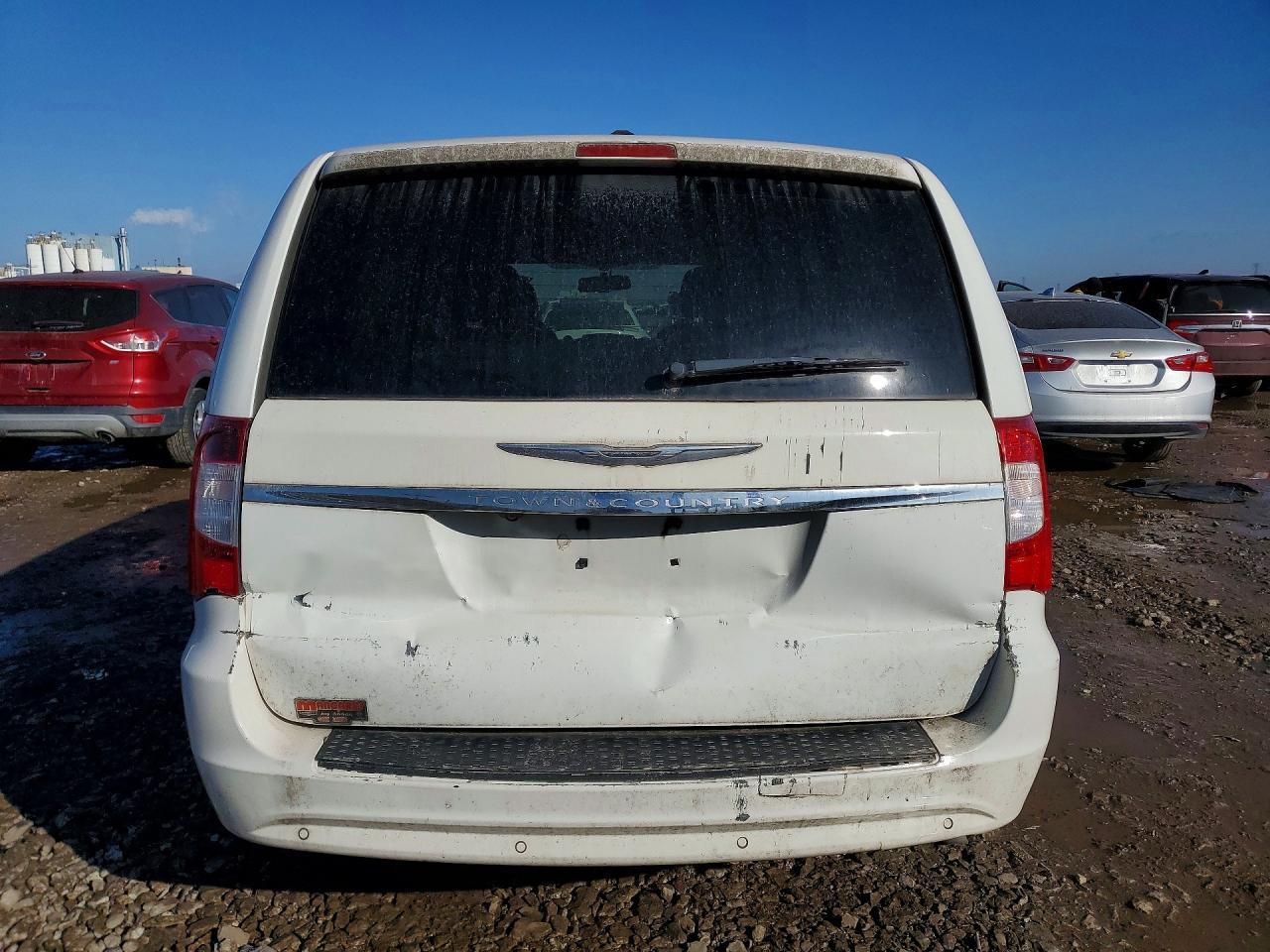 2012 Chrysler Town & Country Touring L - Image 6