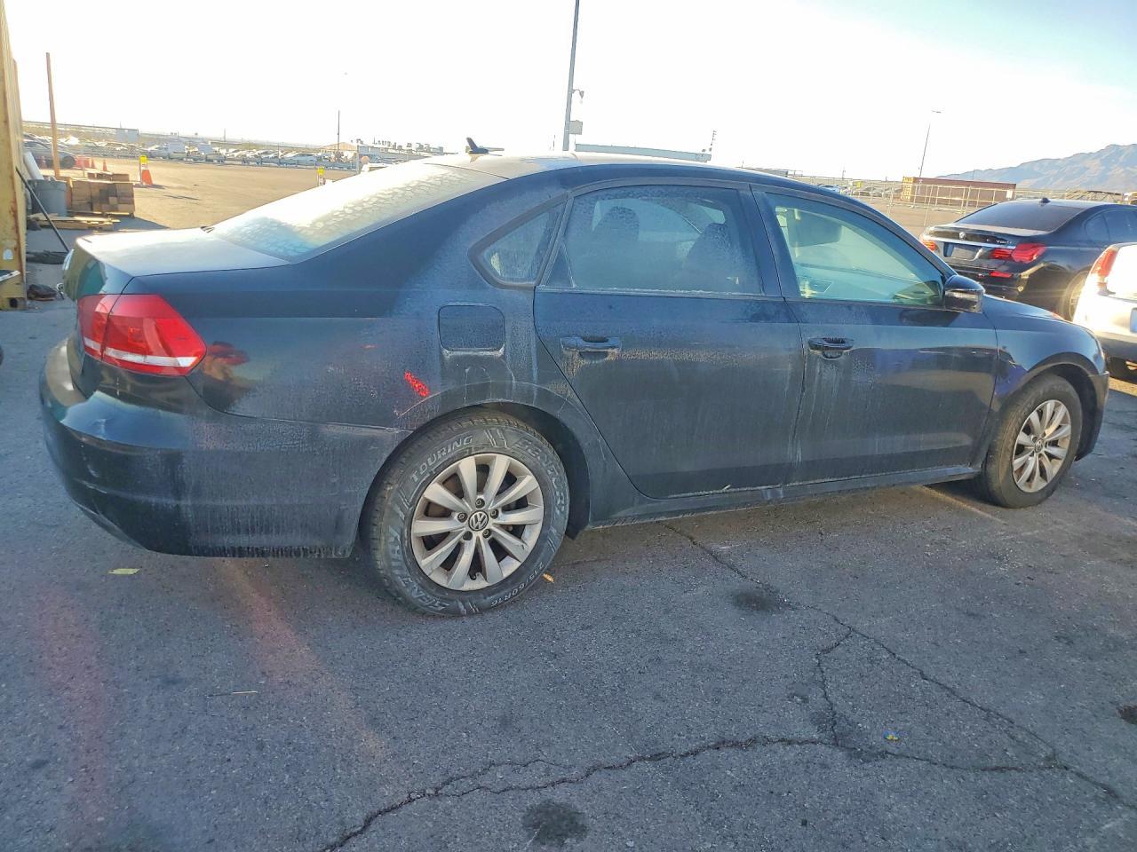 2012 Volkswagen Passat S - Фото 3