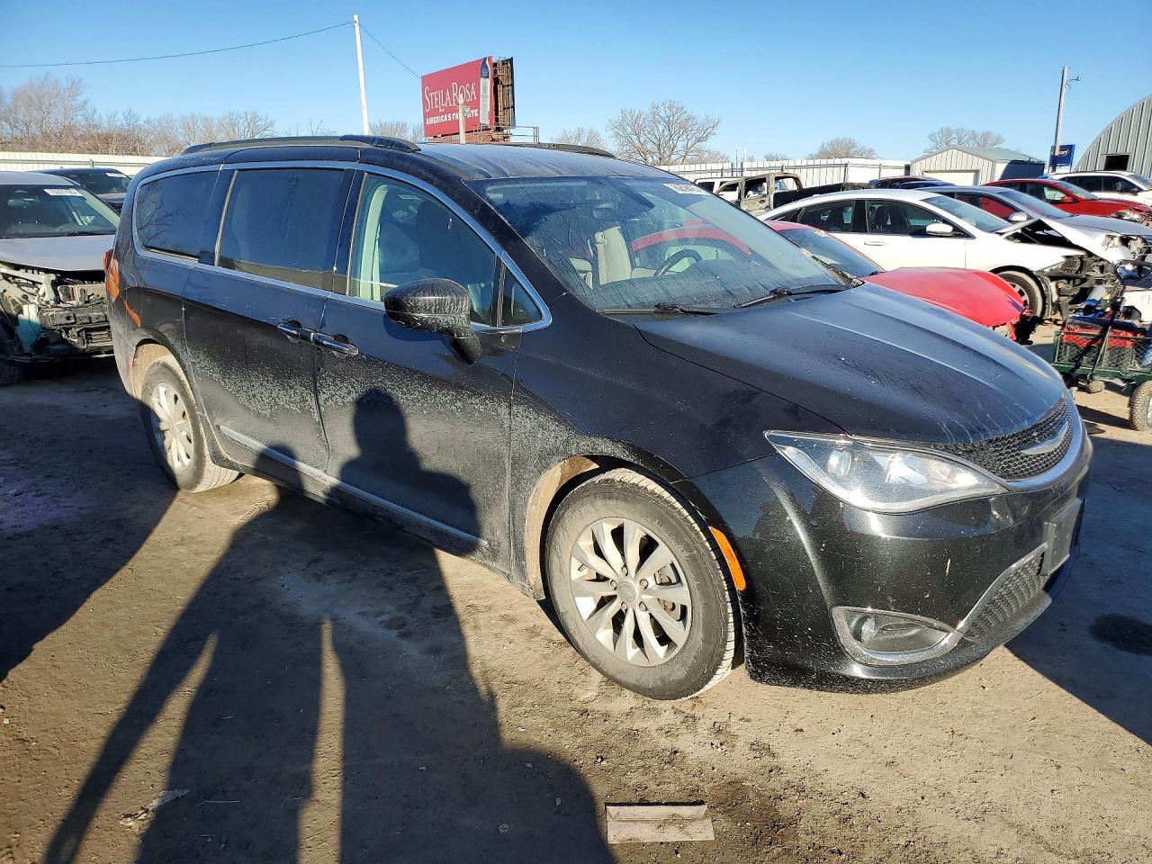 2017 Chrysler Pacifica Touring L - Фото 4