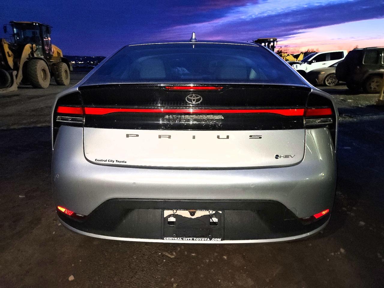 2025 Toyota Prius Le - Image 6