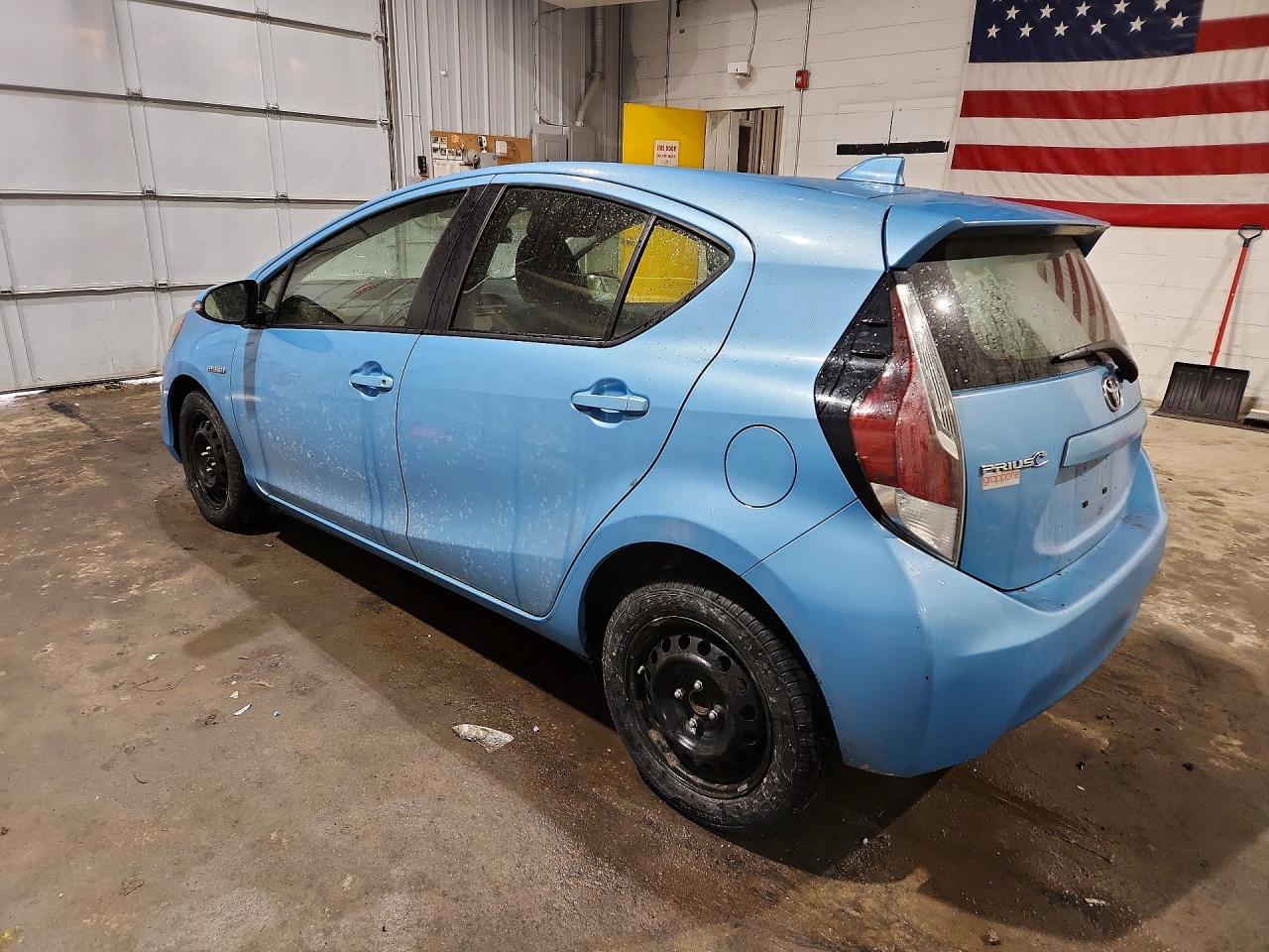 2016 Toyota Prius C Two - Фото 2