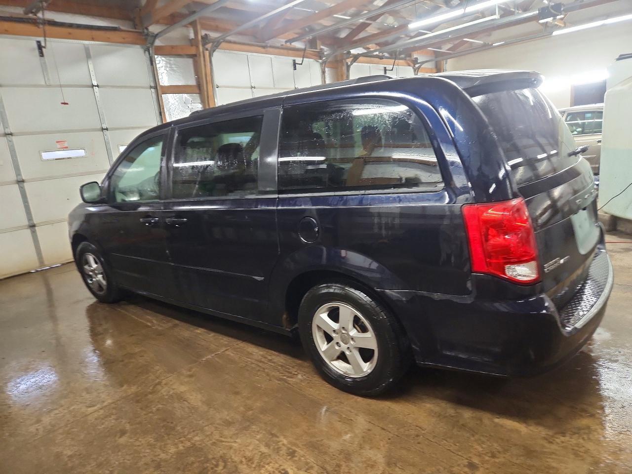 2011 Dodge Grand Caravan Mainstreet - Фото 2