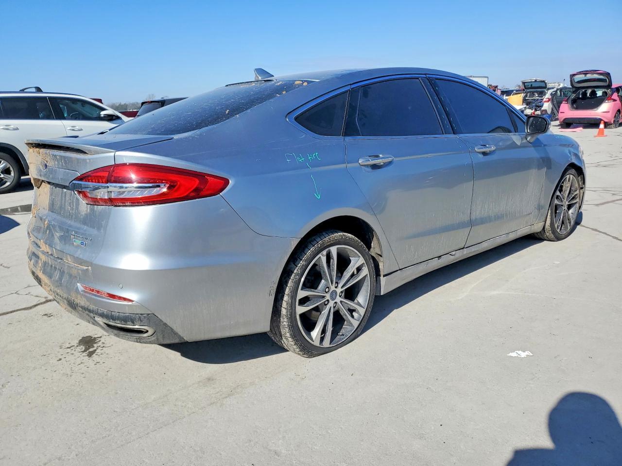 2020 Ford Fusion Titanium - Фото 3
