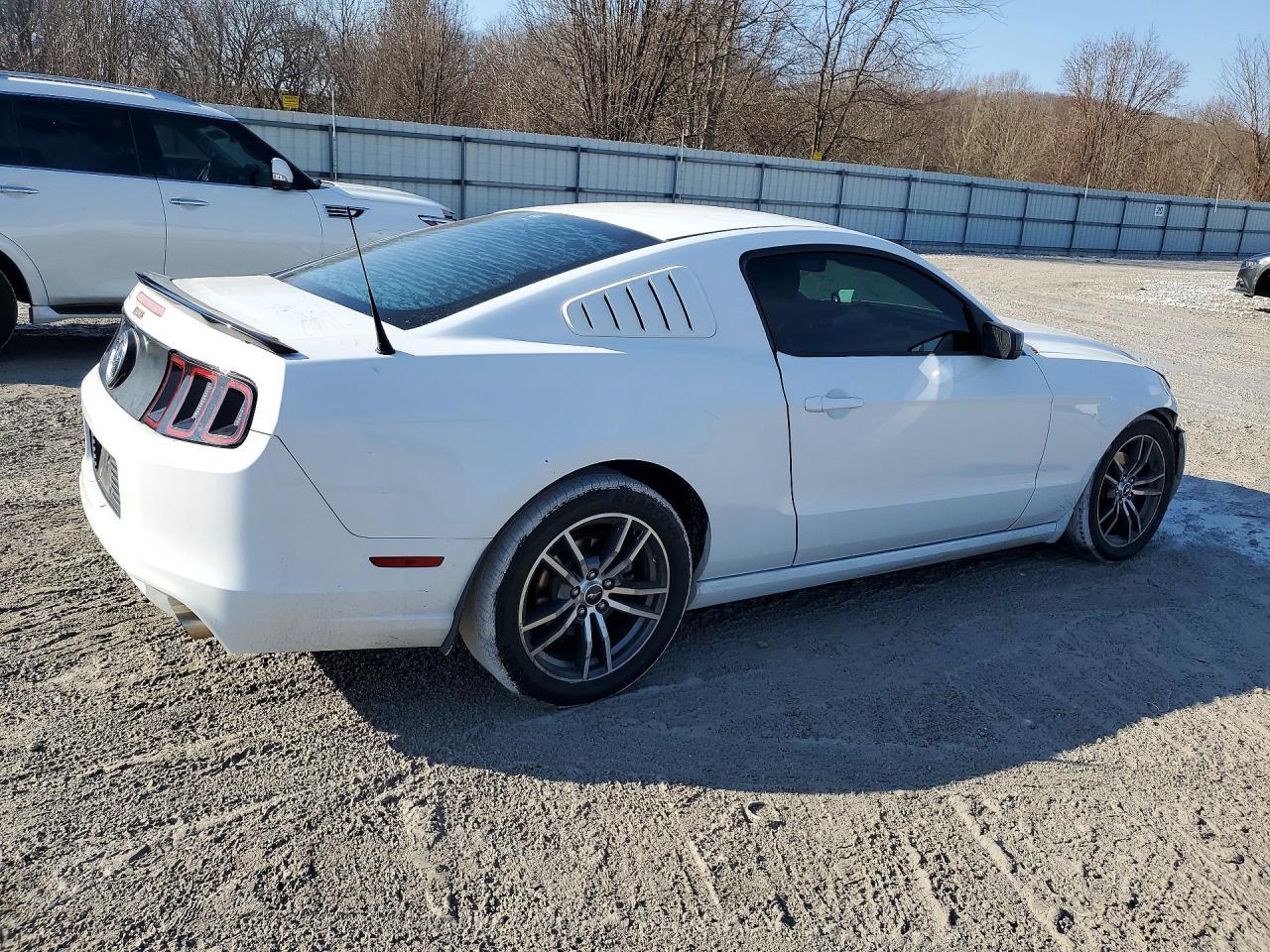 2014 Ford Mustang - Фото 3
