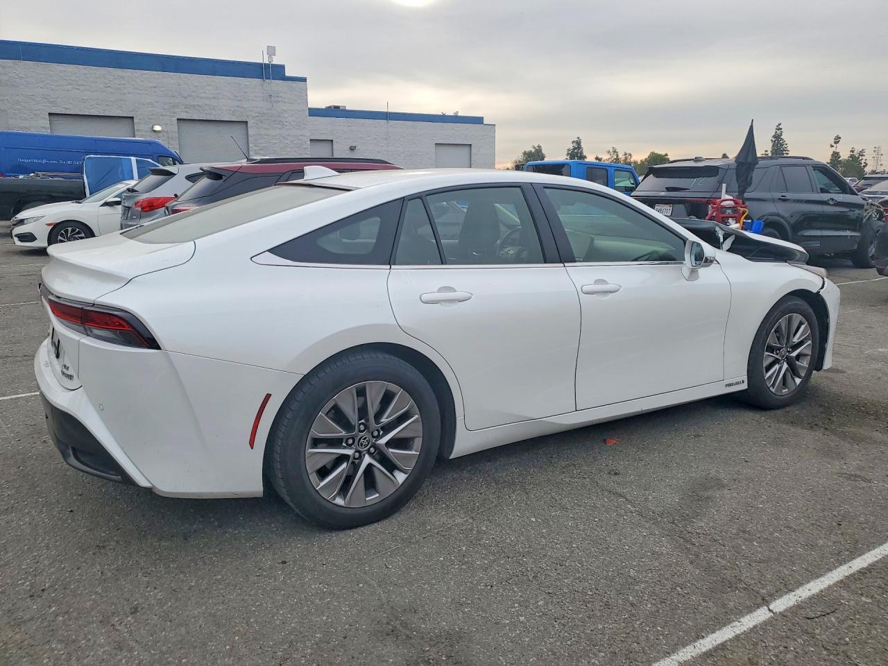 2022 Toyota Mirai Le - Фото 3