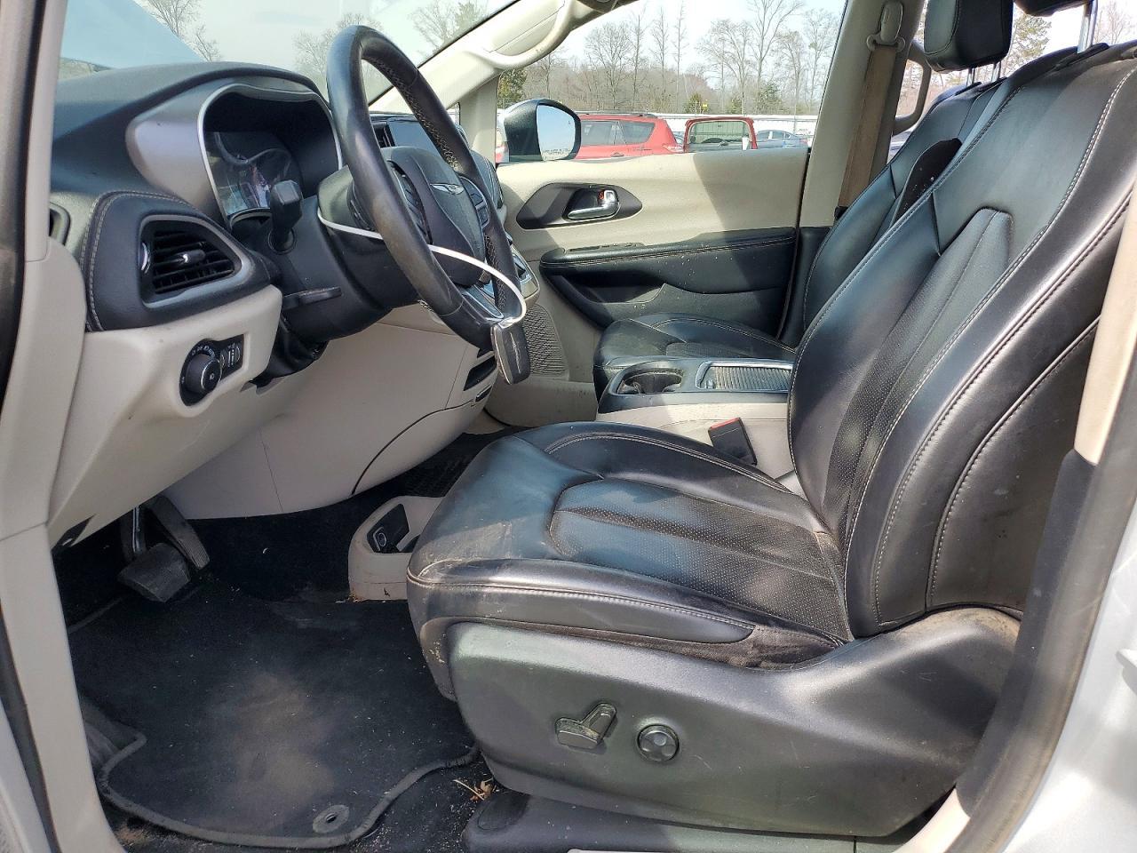 2023 Chrysler Pacifica Touring L - Image 7
