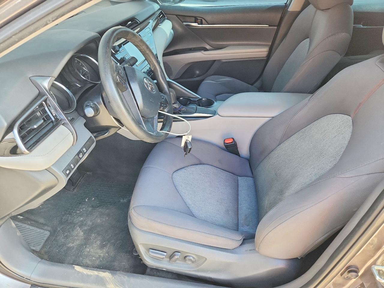 2020 Toyota Camry Le - Фото 7