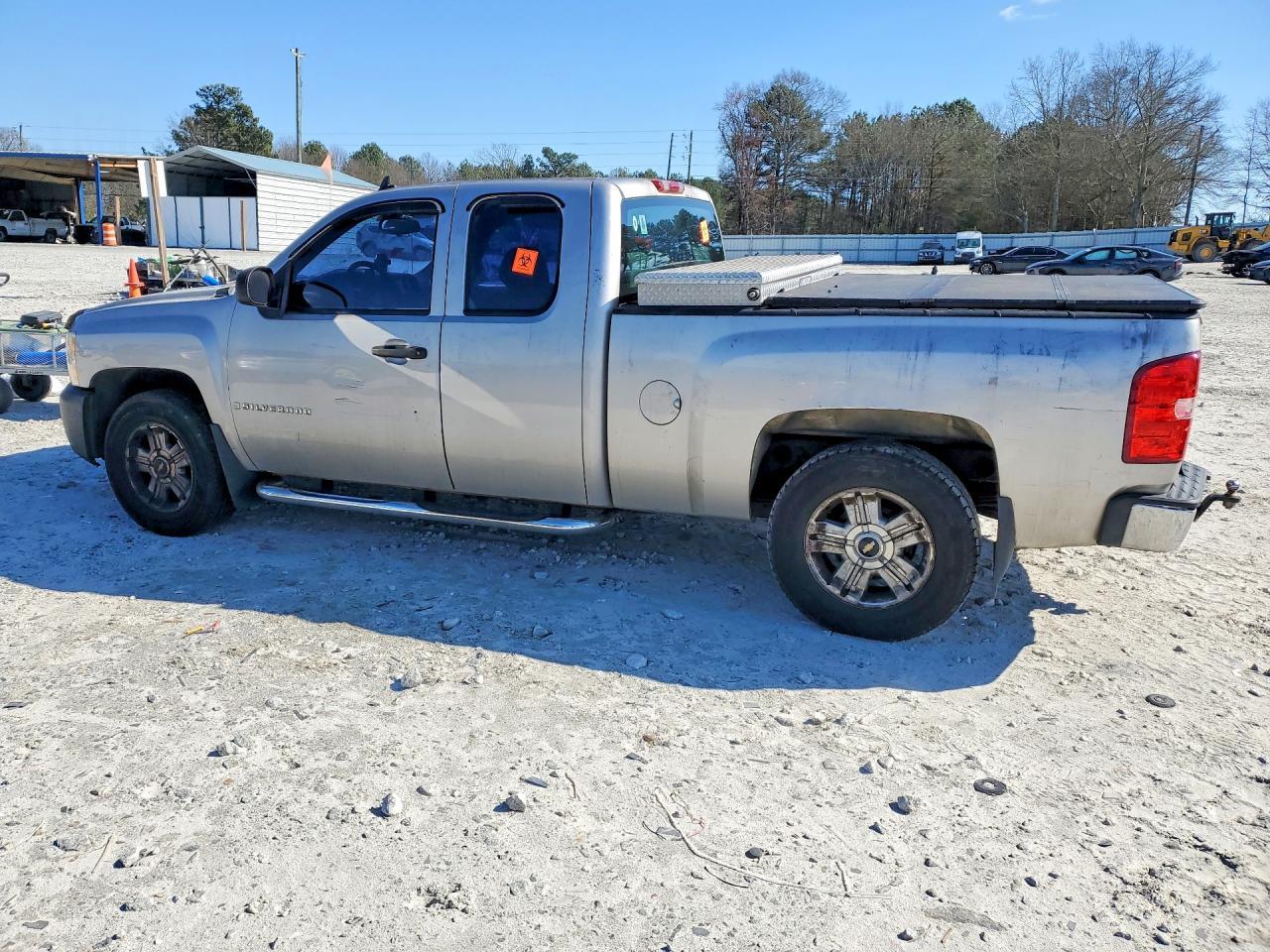 2007 Chevrolet Silverado C1500 - Image 2