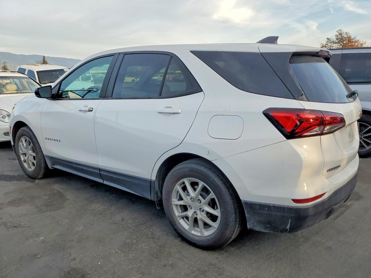 2024 Chevrolet Equinox Ls - Image 2