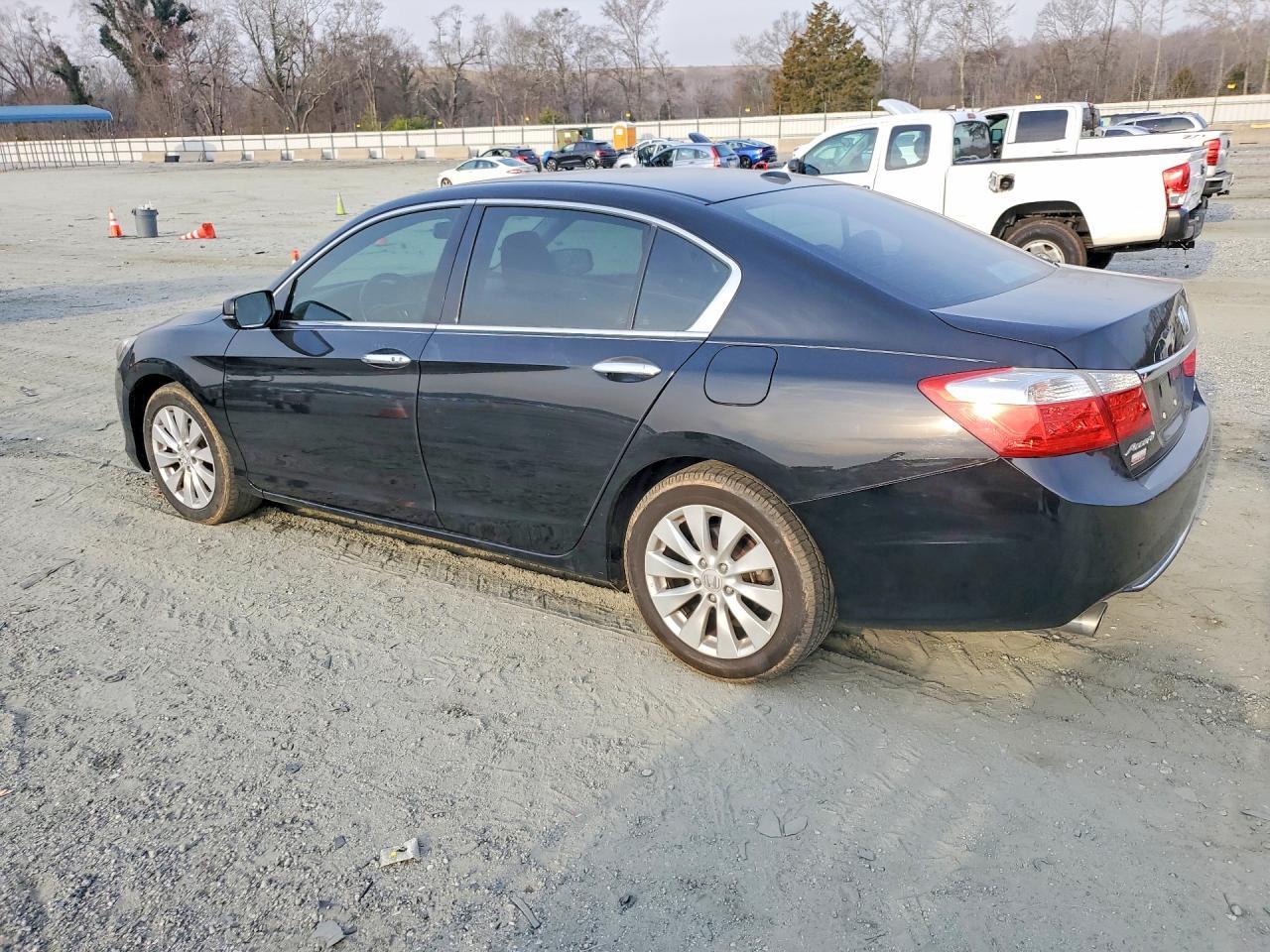 2013 Honda Accord Touring - Image 2