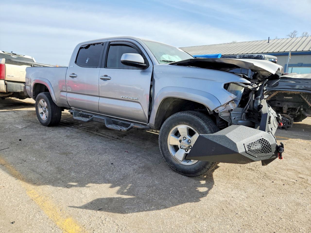 2017 Toyota Tacoma Sr5 V6 - Image 4