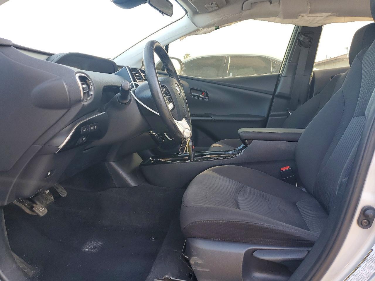 2018 Toyota Prius Three - Фото 7