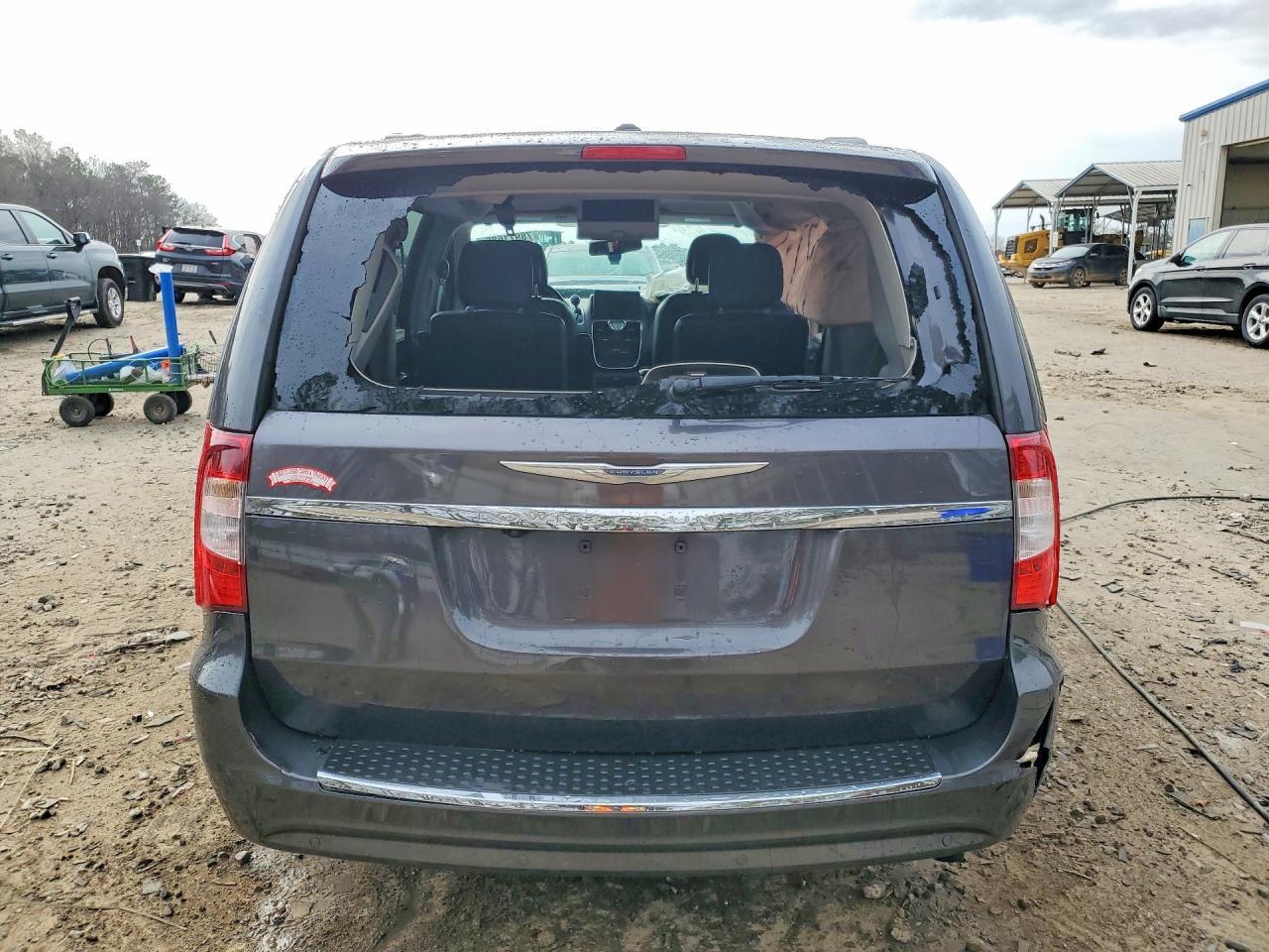 2015 Chrysler Town & Country Touring L - Image 6