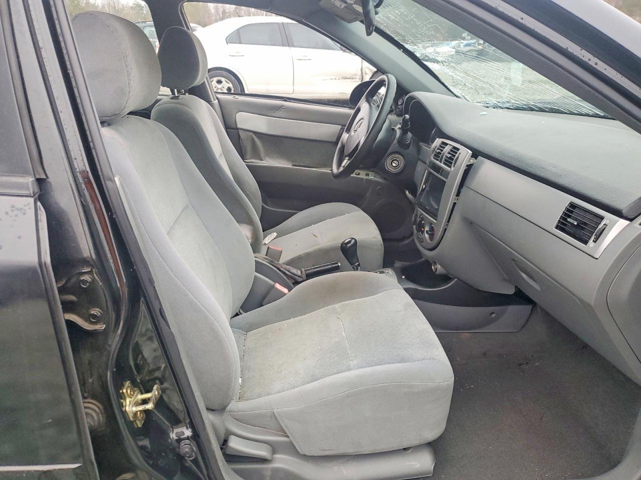 2005 Suzuki Forenza S - Image 7