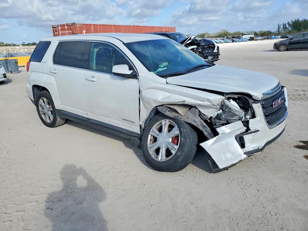 2017 GMC Terrain - Image 4