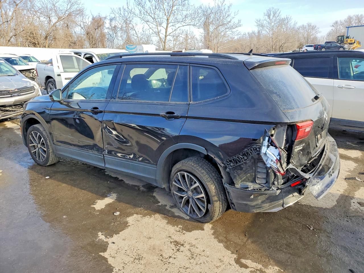 2021 Volkswagen Tiguan S - Фото 2
