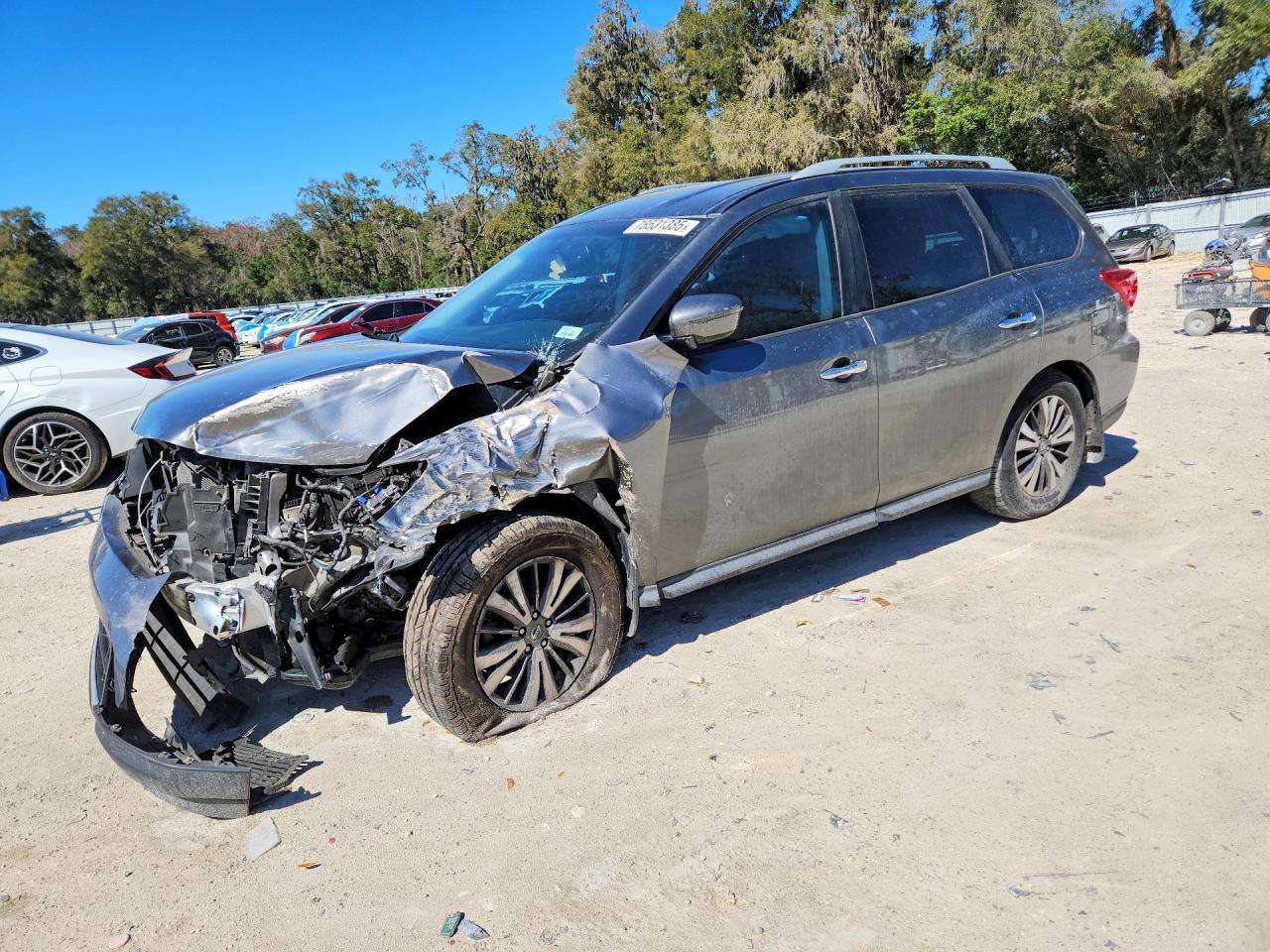 2017 Nissan Pathfinder Sv