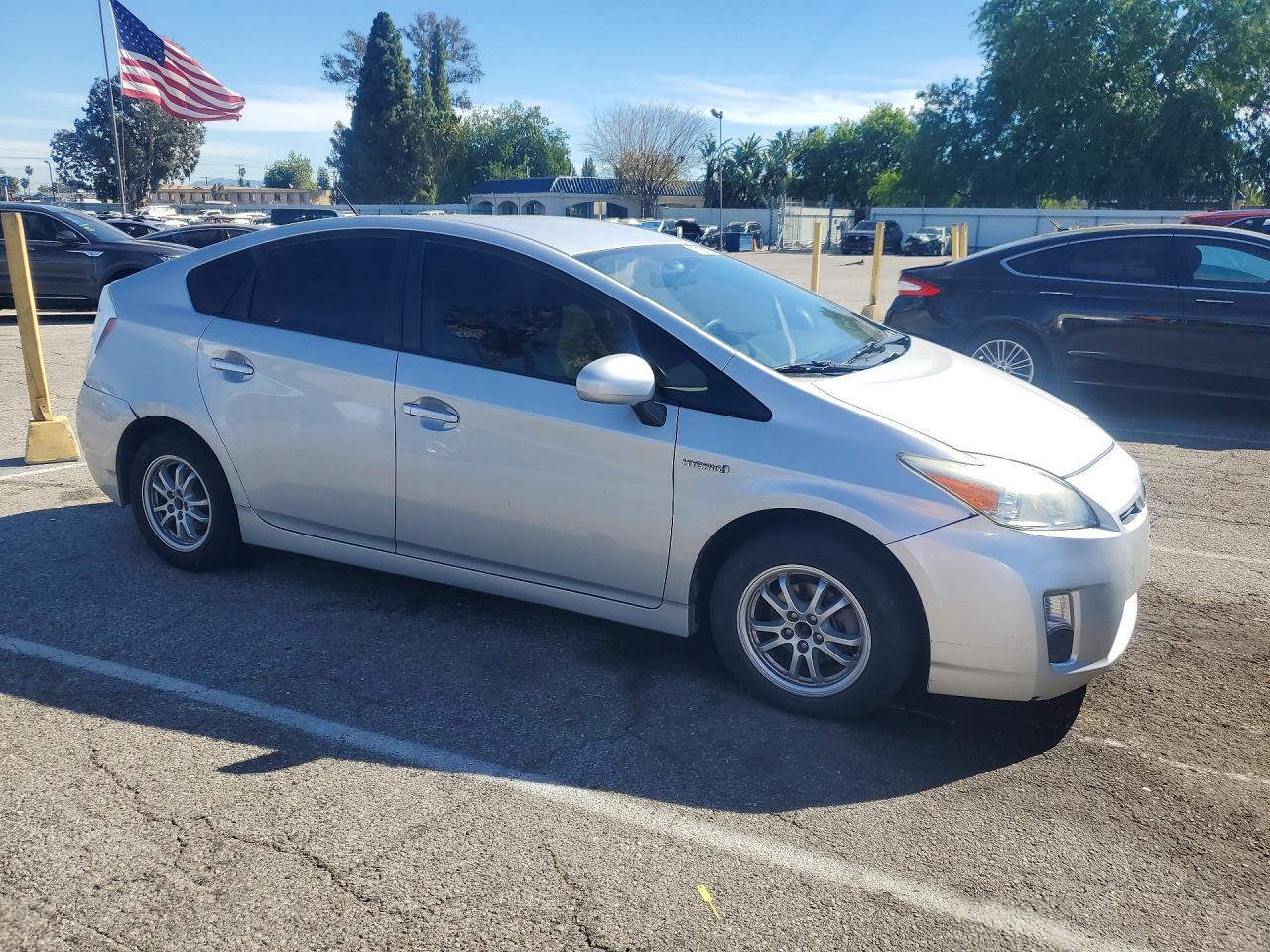 2010 Toyota Prius Iii - Фото 4