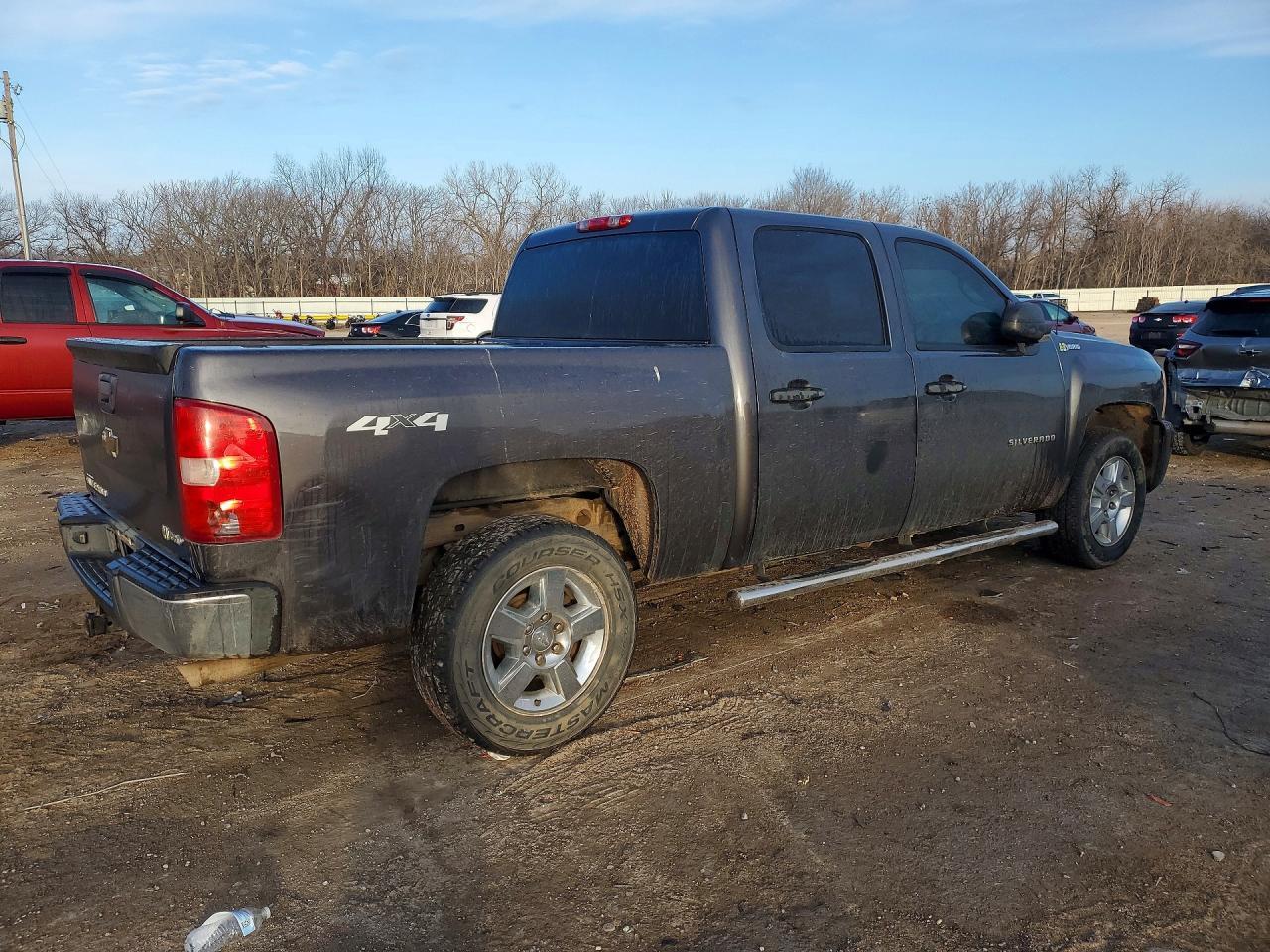 2011 Chevrolet Silverado K1500 Hybrid - Image 3