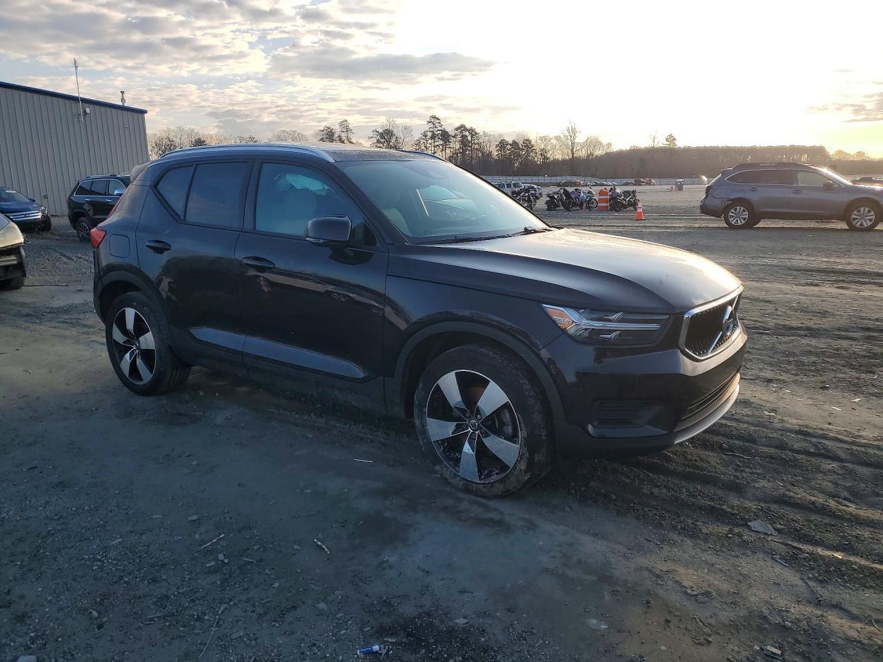 2020 Volvo Xc40 T5 Momentum - Фото 4