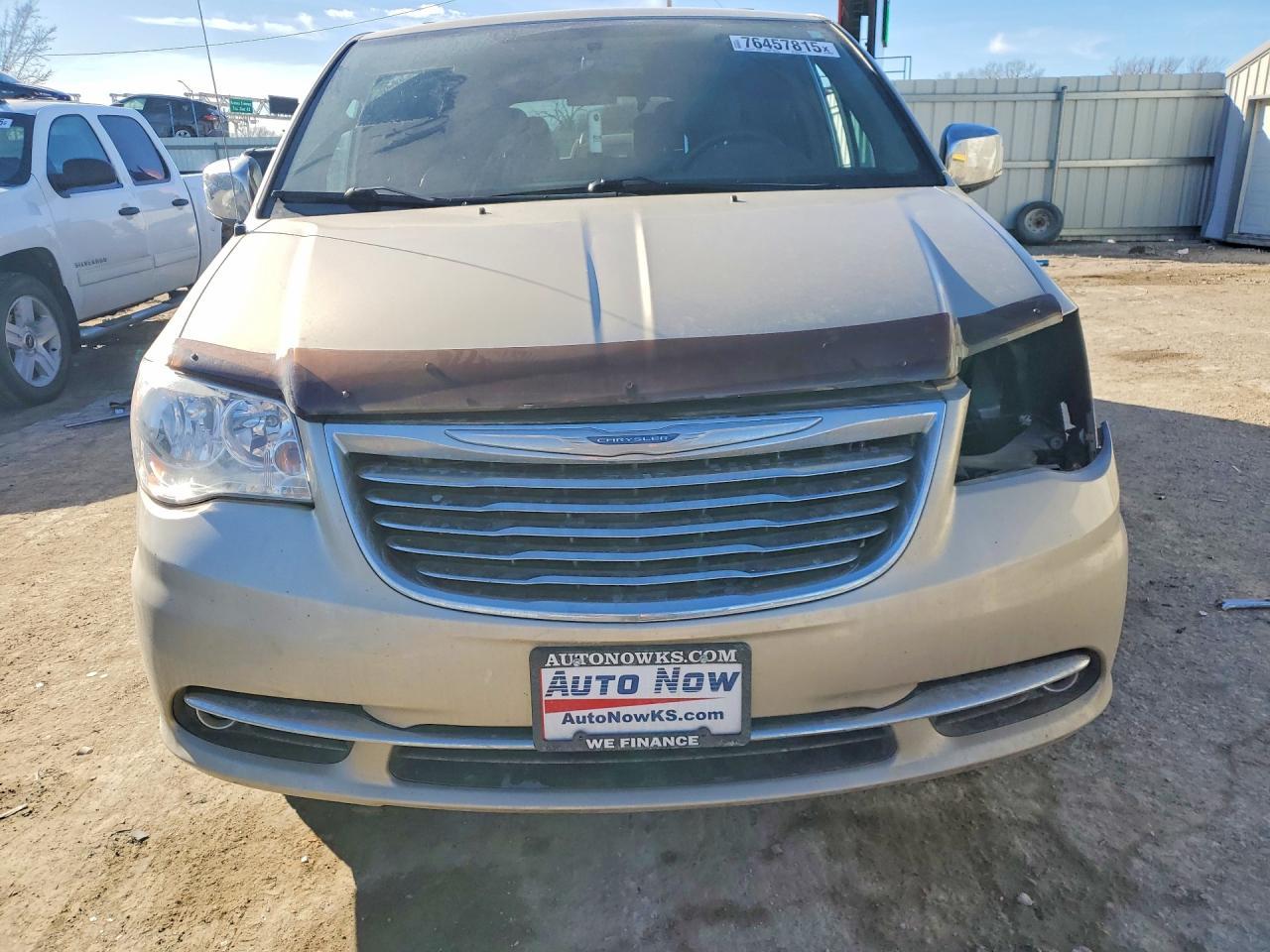 2012 Chrysler Town & Country Touring L - Image 5
