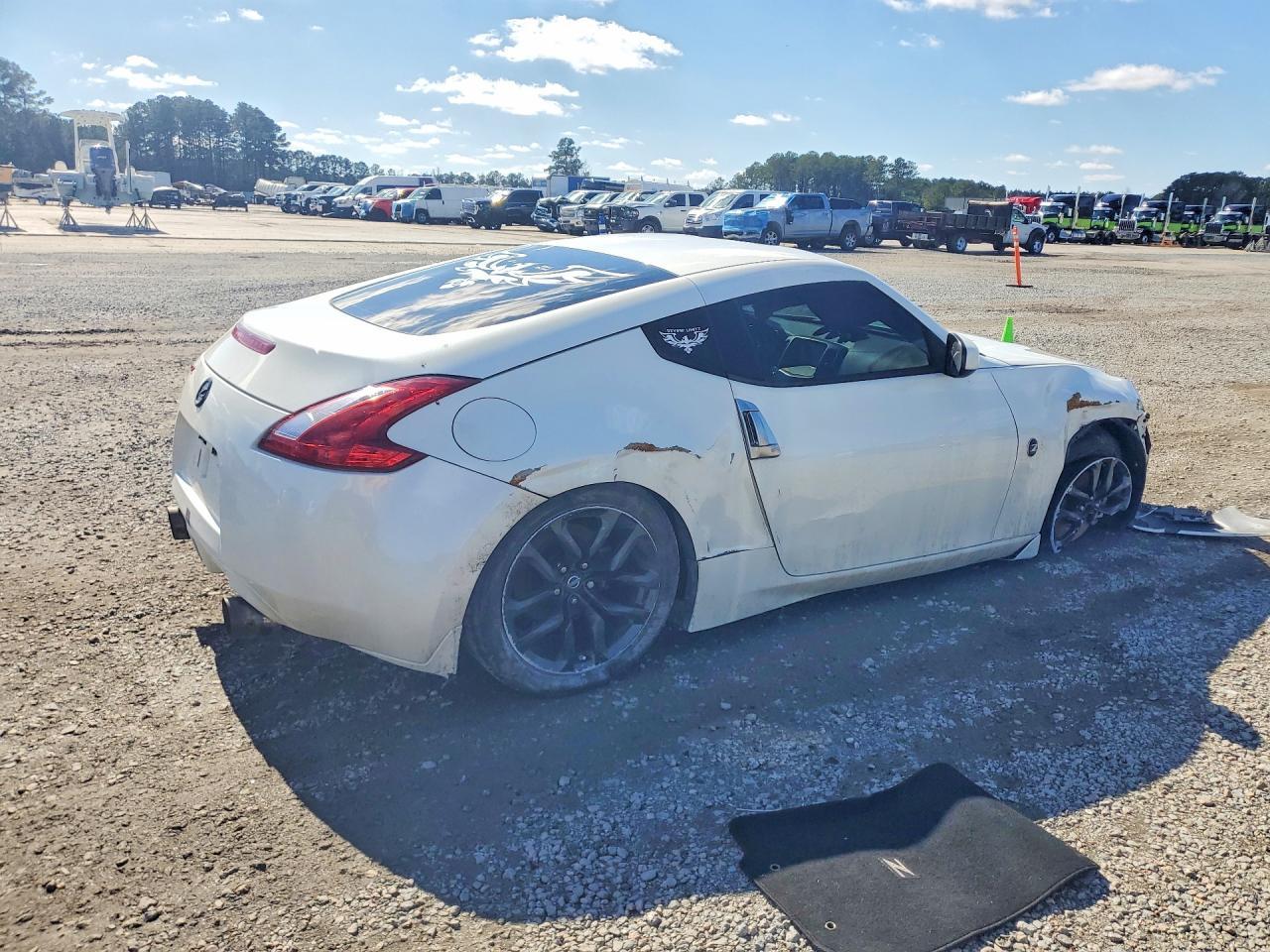2016 Nissan 370Z Base - Фото 3
