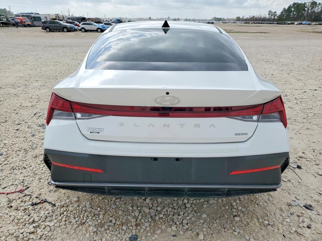 2025 Hyundai Elantra Hybrid Blue - Фото 6