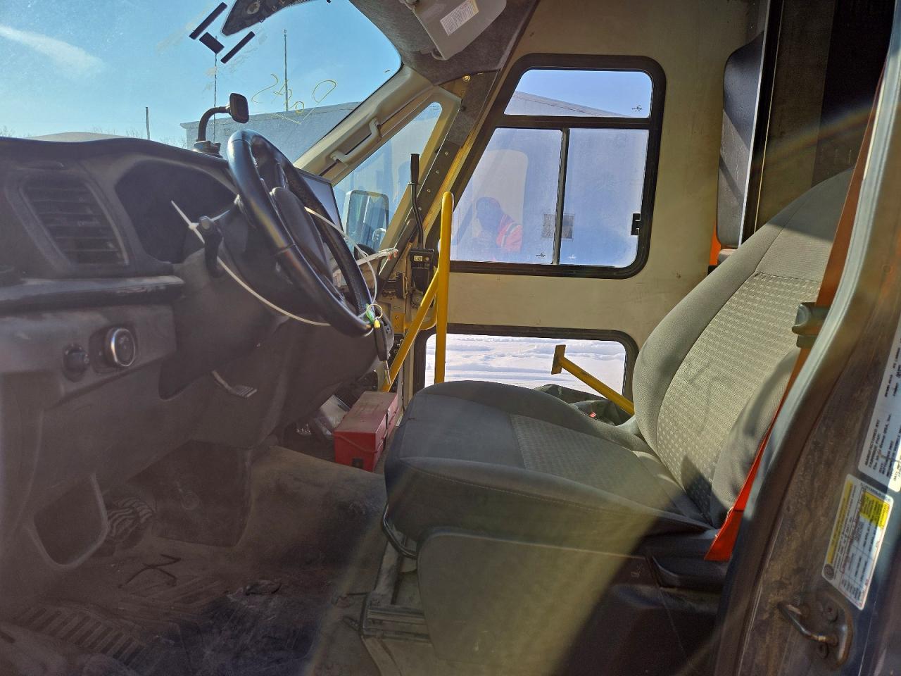 2022 Ford Transit Cutaway Cargo 3.5L 2Wd Drw - Image 5