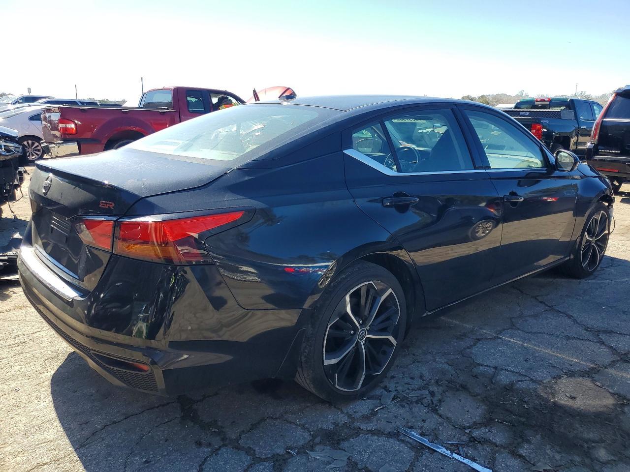 2023 Nissan Altima Sr - Image 3