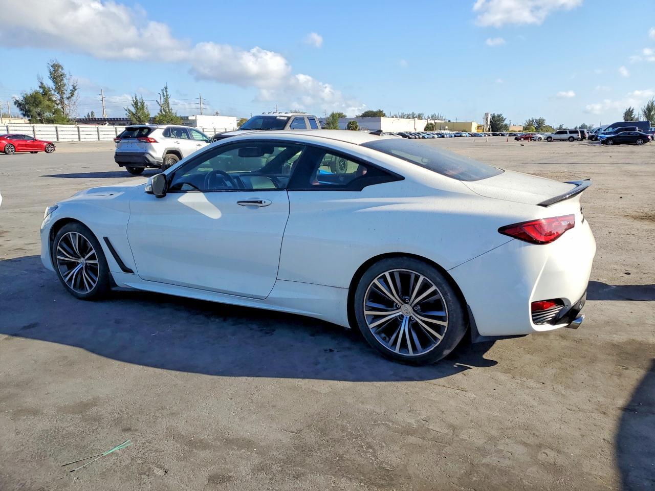 2017 Infiniti Q60 2.0T - Фото 2