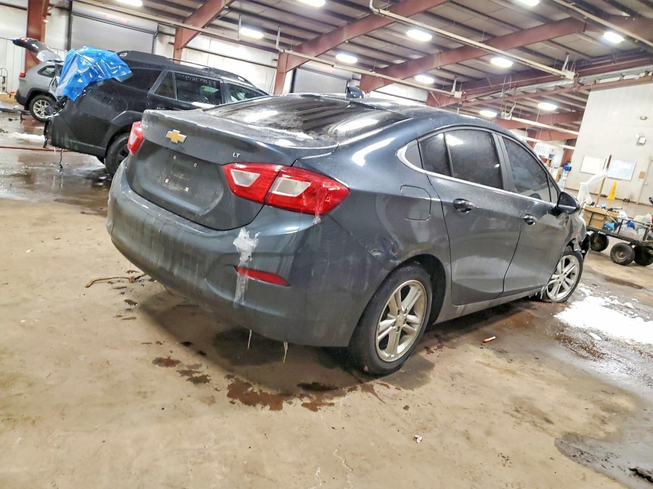 2018 Chevrolet Cruze Lt - Image 3