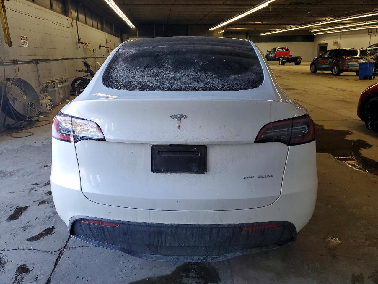 2023 Tesla Model Y - Фото 6