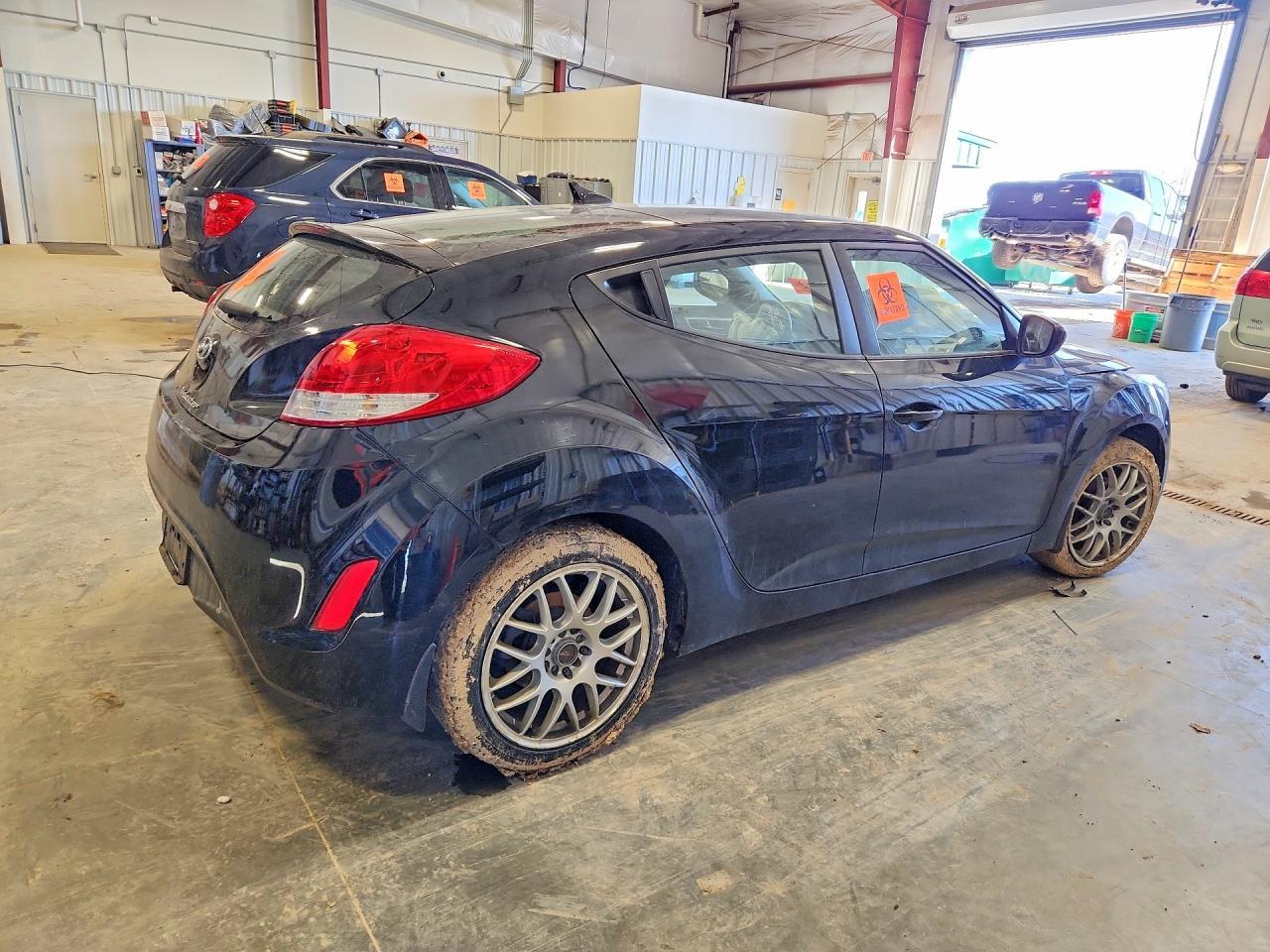 2016 Hyundai Veloster Base - Фото 3