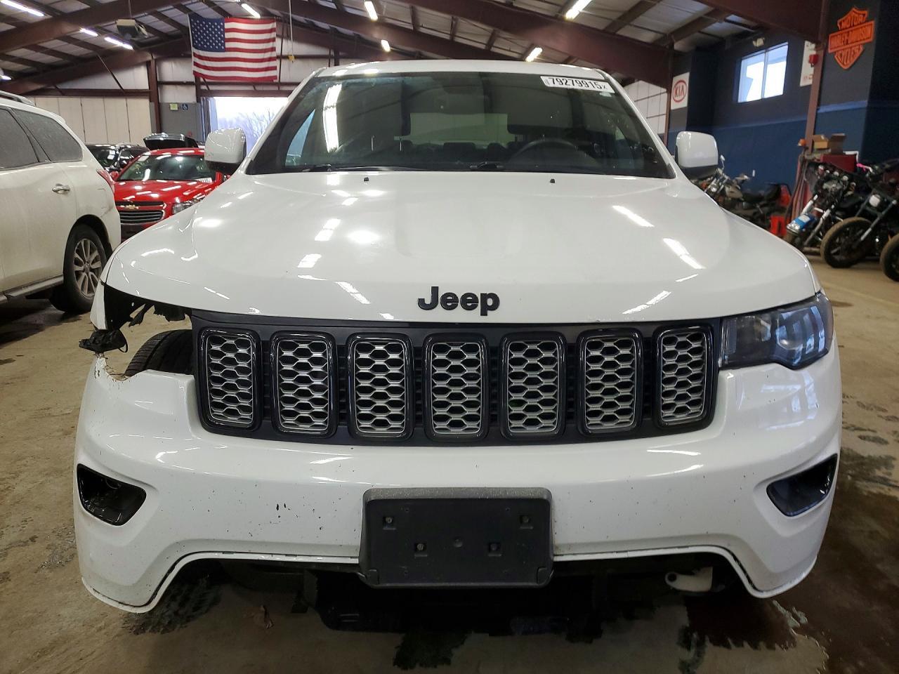 2018 Jeep Grand Cherokee Laredo - Image 5