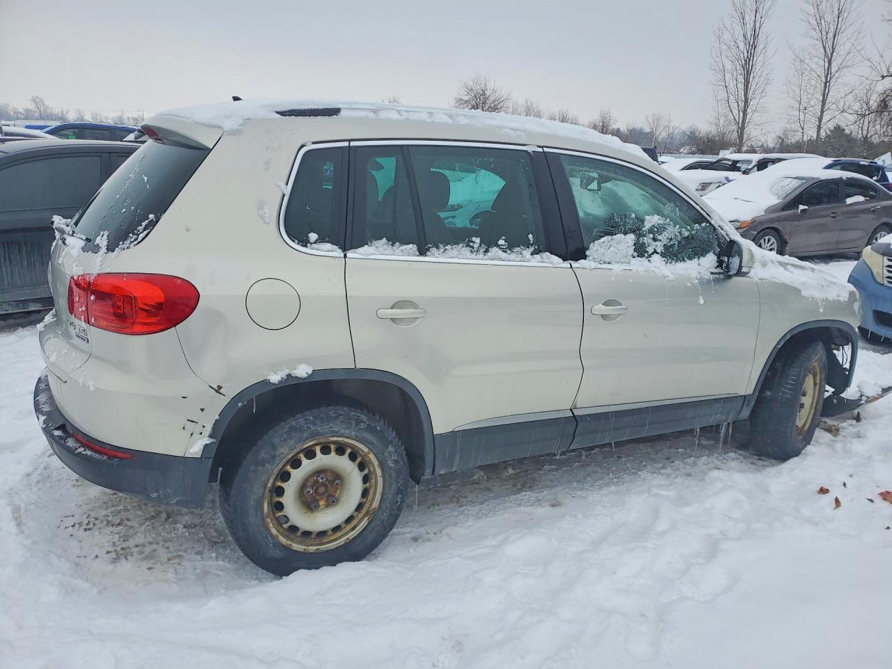 2014 Volkswagen Tiguan S - Image 3