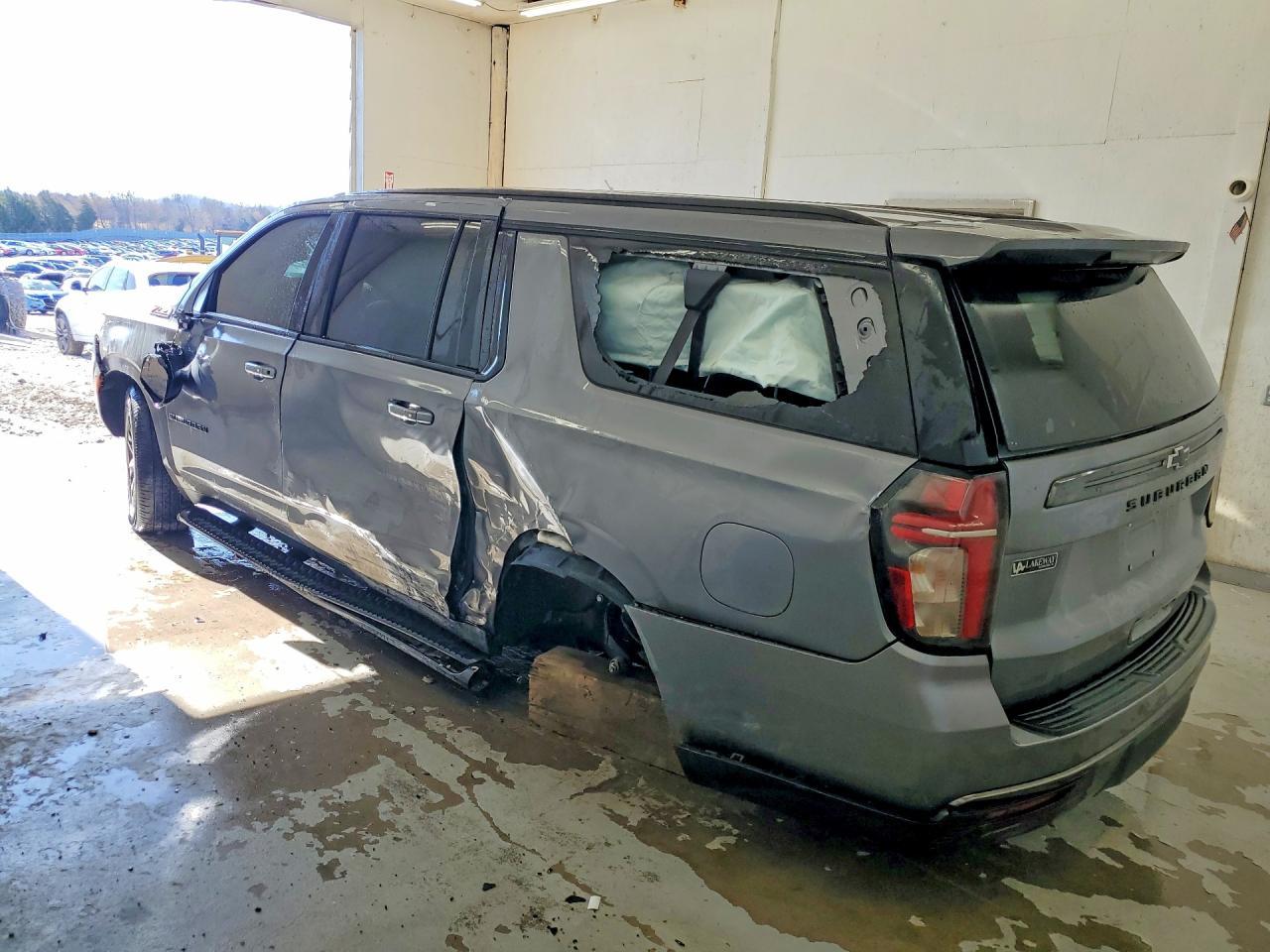 2022 Chevrolet Suburban K1500 Z71 - Фото 2