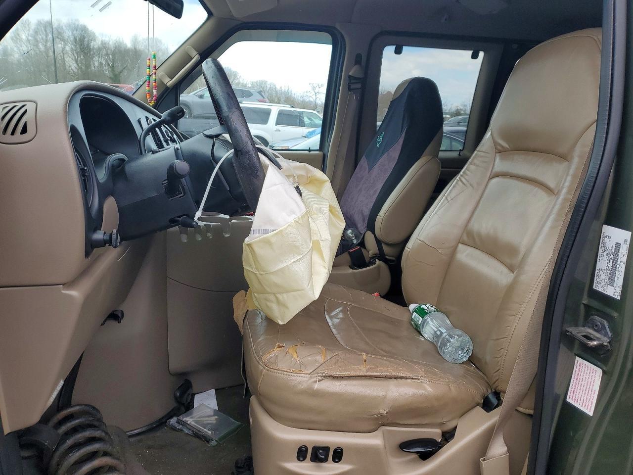 2002 Ford Econoline E150 Wagon - Фото 7