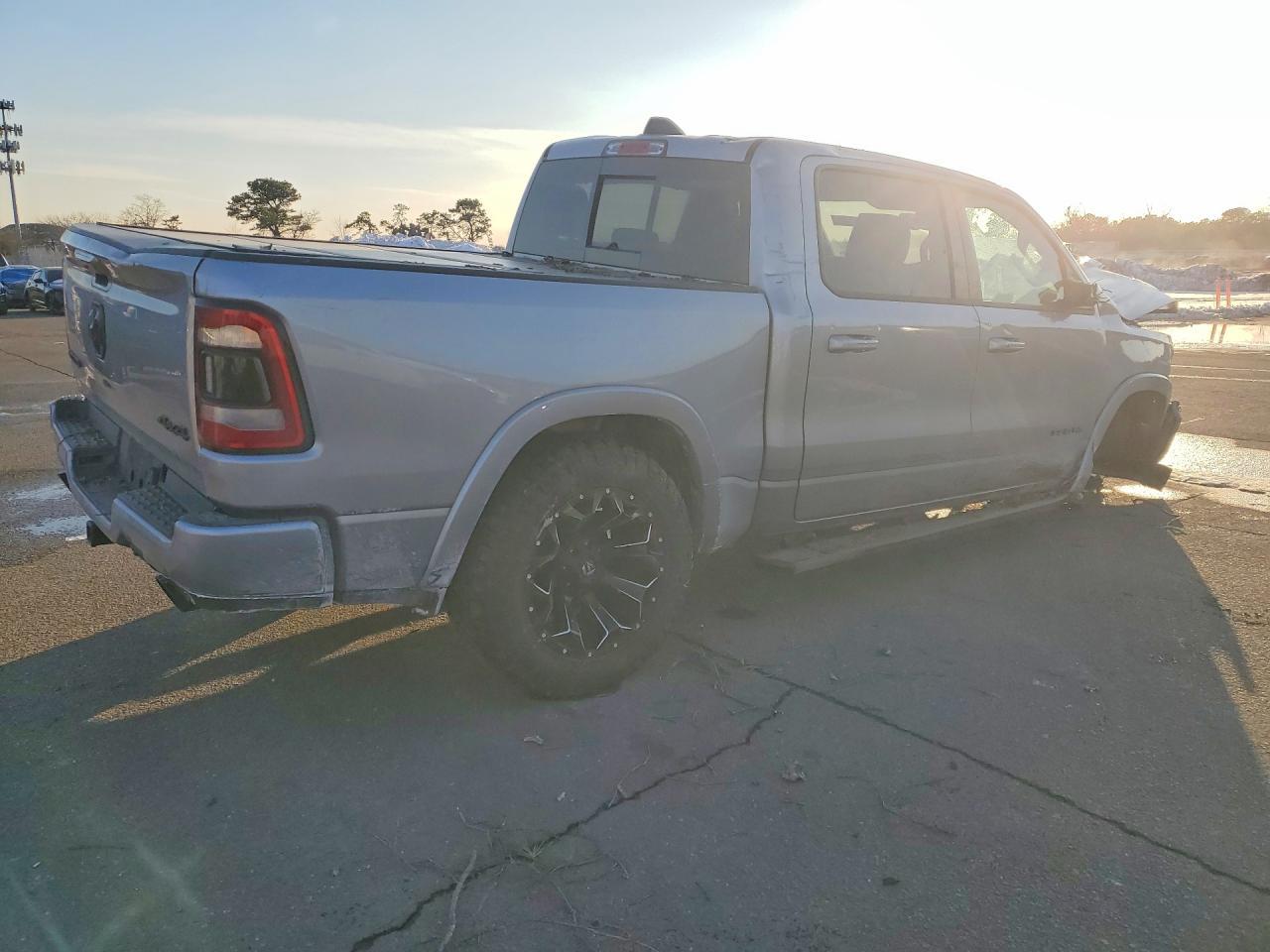 2020 Ram 1500 Laramie - Фото 3